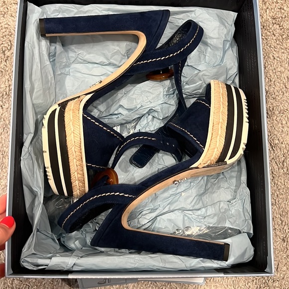 Parada Platform Heels - Worn Once - Picture 3 of 17